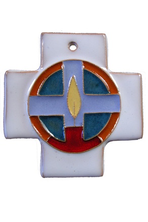 CROIX CERAMIQUE EMAIL BLANC : FLAMME - SCOUT 7.5 X 8 CM NDSP