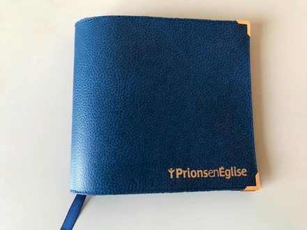 COUVERTURE SIMILI CUIR BLEU GRAND FORMAT POUR PRIONS EN EGLISE GRAND FORMAT