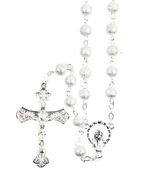 CHAPELET EN GRAINS METAL SABLES, GRAINS 7 MM, CHAINE ARGENTEE, LONGUEUR 44 CM, CROIX AVEC CHRIST