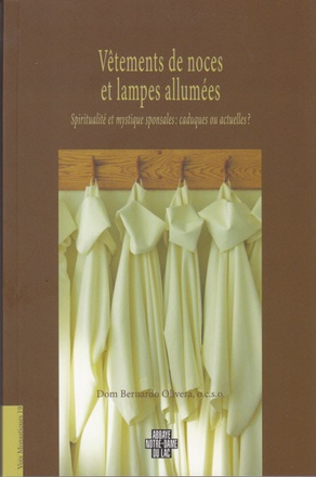 VETEMENTS DE NOCES ET LAMPES ALLUMEES