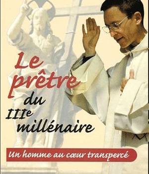 LE PRETRE DU TROISIEME MILLENAIRE - UN HOMME AU COEUR TRANSPERCE