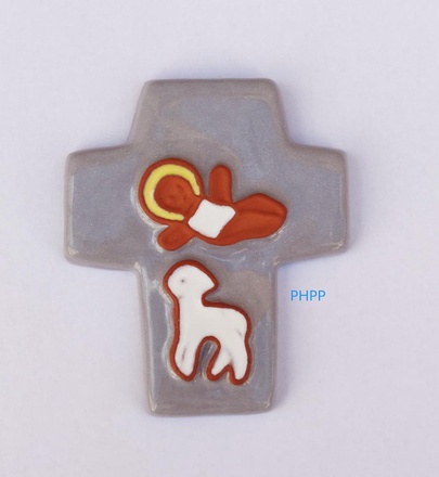 CROIX CERAMIQUE GRISE ENFANT ET AGNEAU 10CM X 8.5CM