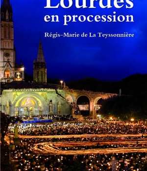 LOURDES EN PROCESSION