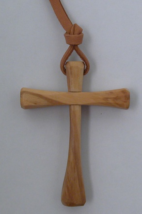 CROIX OLIVIER AUBE NUE AVEC LACET H 9 CM EPAISSEUR 1 CM