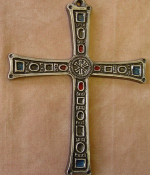 CROIX ETAIN AVEC CABOCHON EMAIL 16 CM NDSP