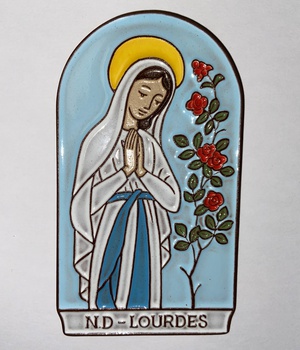 REPRESENTATION EN CERAMIQUE DE NOTRE DAME DE LOURDES