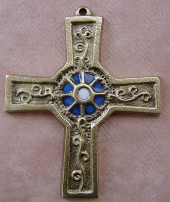 CROIX BRONZE EMAIL 10 CM TURQUOISE (AVEC SYMBOLE) NDSP