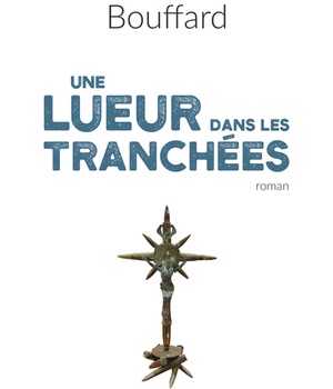 UNE LUEUR DANS LES TRANCHEES - ROMAN
