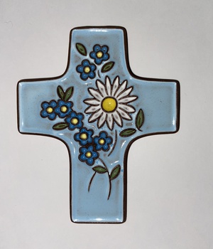 CROIX MYOSOTIS CERAMIQUE BLEU CLAIR