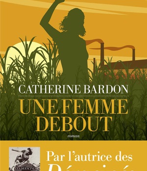 UNE FEMME DEBOUT