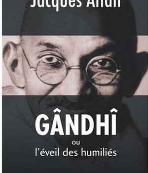 GANDHI OU L'EVEIL DES HUMILIES
