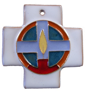 CROIX CERAMIQUE EMAIL BLANC : FLAMME - SCOUT 7.5 X 8 CM NDSP
