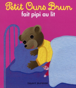 PETIT OURS BRUN FAIT PIPI AU LIT