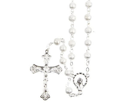 CHAPELET EN GRAINS METAL SABLES, GRAINS 7 MM, CHAINE ARGENTEE, LONGUEUR 44 CM, CROIX AVEC CHRIST