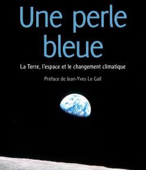 UNE PERLE BLEUE