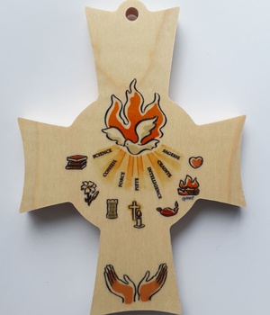 CROIX BOIS 13X9 CM 7 DONS DE L'ESPRIT