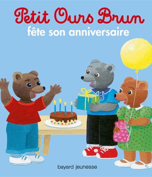 PETIT OURS BRUN FETE SON ANNIVERSAIRE