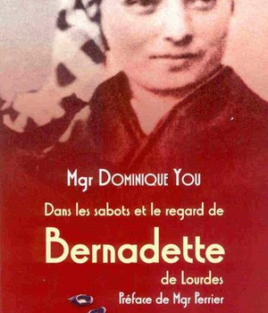 DANS LES SABOTS ET LE REGARD DE BERNADETTE DE LOURDES
